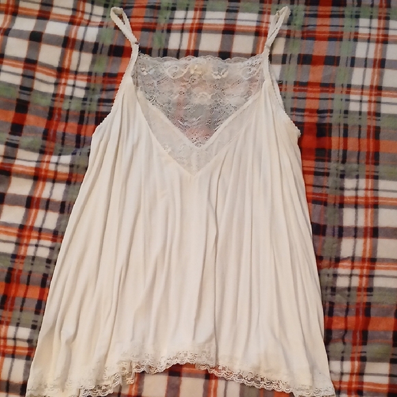 POL White Lace Flowy Cami Top - Picture 3 of 8